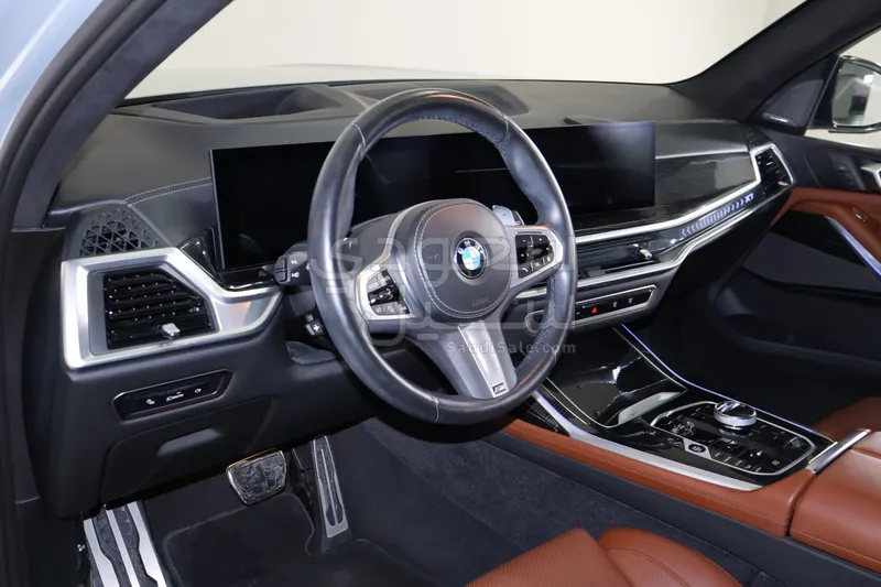 2024 BMW X Series 7 M kit