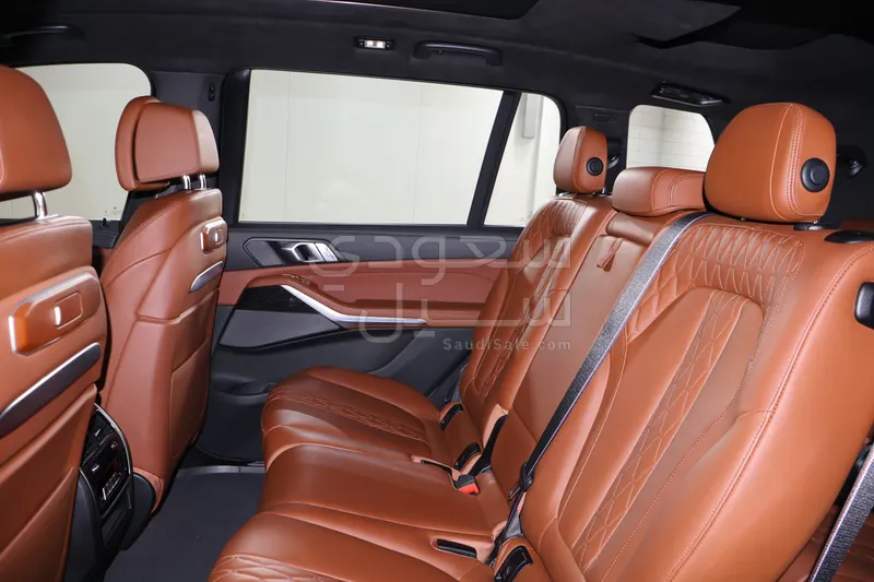 2024 BMW X Series 7 M kit