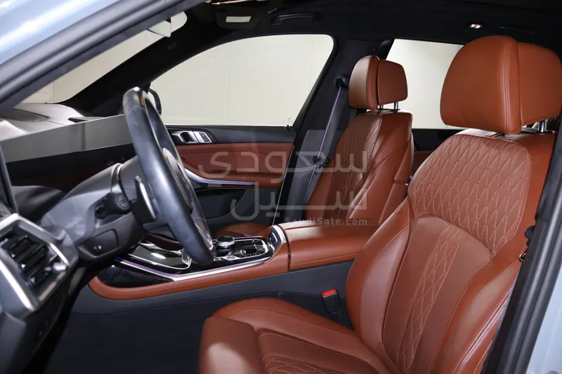 2024 BMW X Series 7 M kit