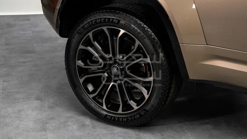 2025 Land Rover Defender Octa