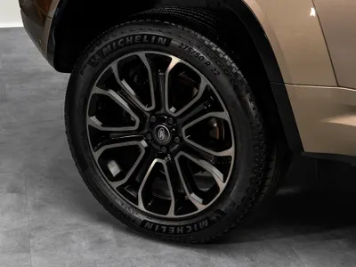 2025 Land Rover Defender Octa