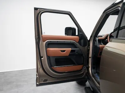 2025 Land Rover Defender Octa
