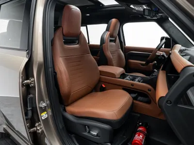 2025 Land Rover Defender Octa