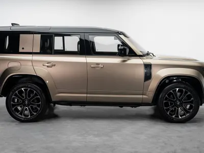 2025 Land Rover Defender Octa