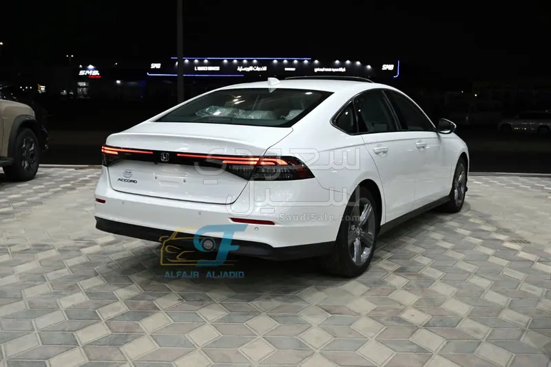 2024 هوندا اكورد اي اكس ال