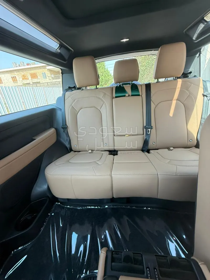 2025 Land Rover Defender X dynamic