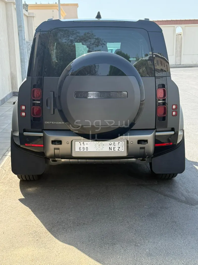 2025 Land Rover Defender X dynamic