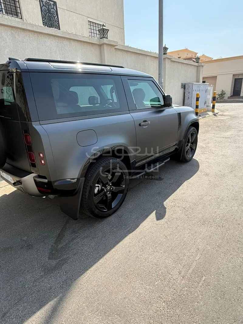 2025 Land Rover Defender X dynamic