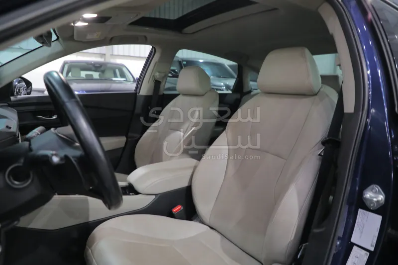 2024 هوندا اكورد اي اكس ال