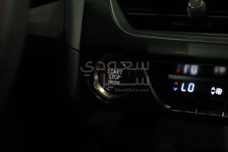 2023 لكزس يو إكس 200 اف سبورت