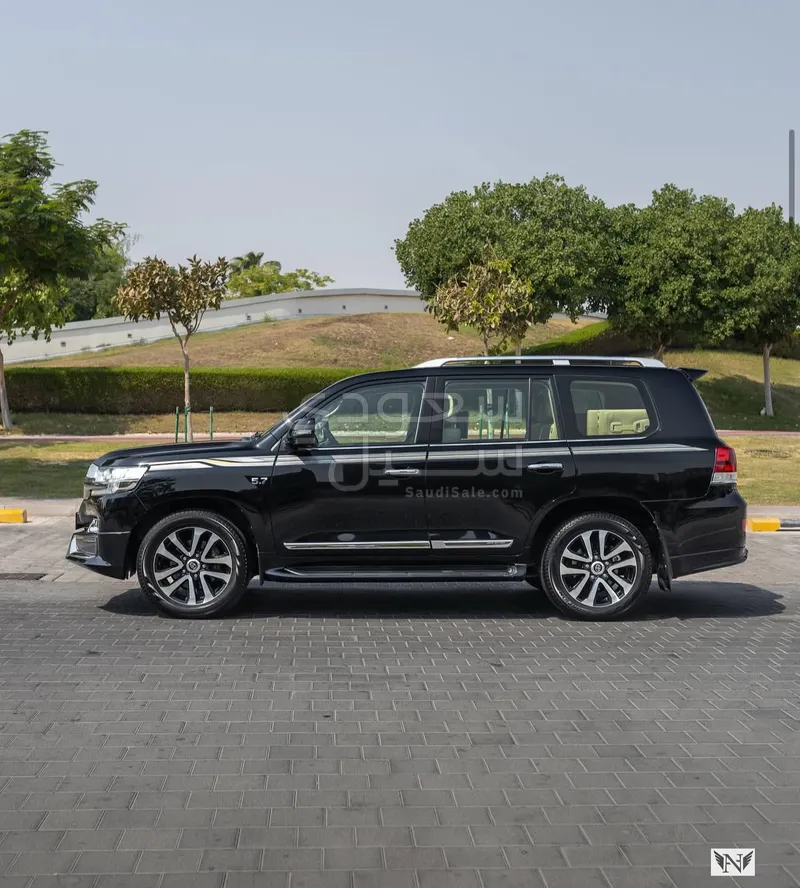 2019 Toyota Land Cruiser VX  S