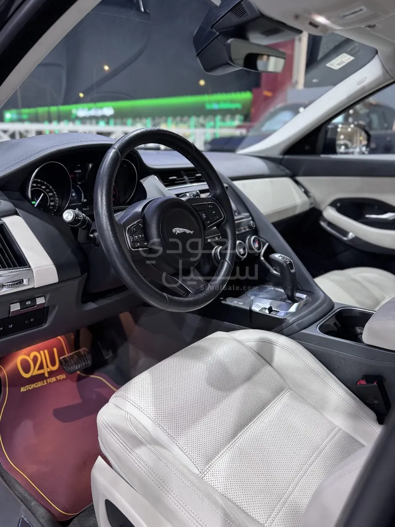2020 جاكوار اي-بيس