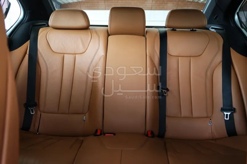 2021 بي ام دبليو الفئة السابعة 730 إل أي