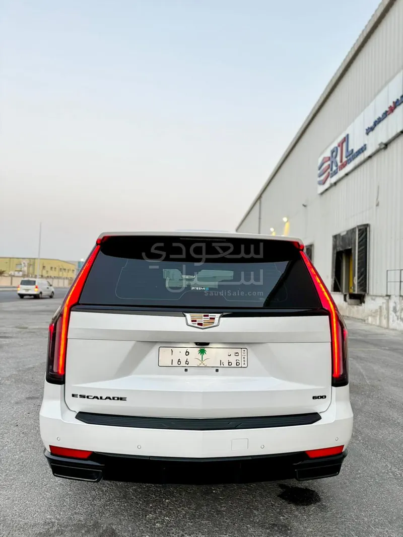 2024 كاديلاك اسكاليد بلاتينيوم