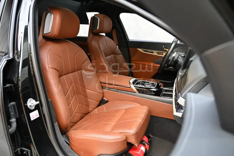 2023 BMW 7 Series 735i