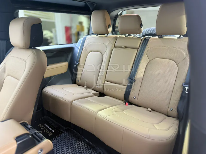 2025 Land Rover Defender X dynamic