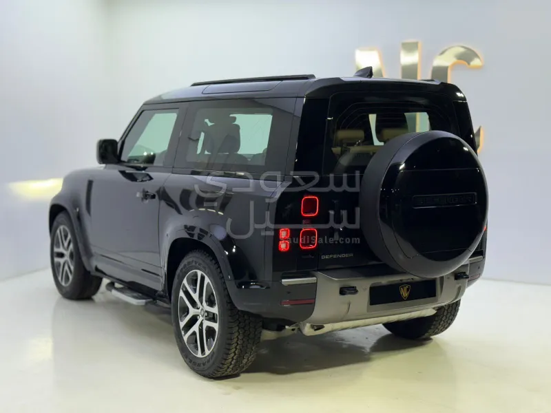 2025 Land Rover Defender X dynamic