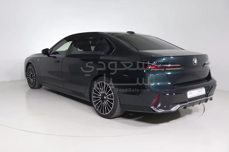 2025 BMW 7 Series 735i