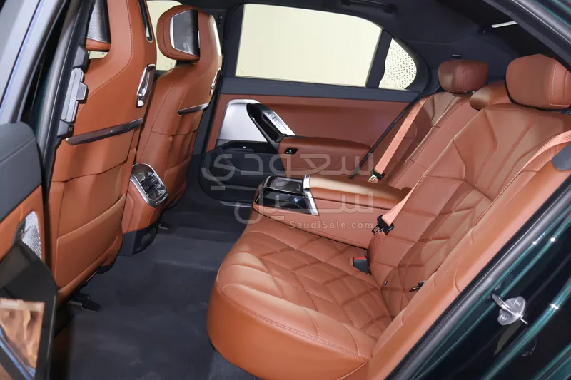 2025 BMW 7 Series 735i