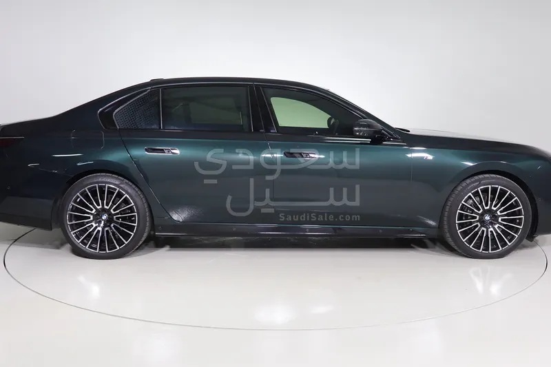 2025 BMW 7 Series 735i