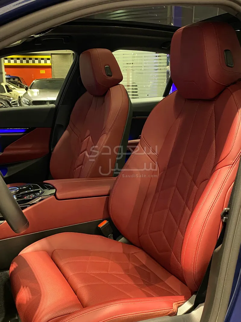 2025 بي ام دبليو الفئة الخامسة 520 أي إم كت