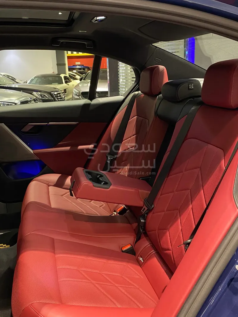 2025 بي ام دبليو الفئة الخامسة 520 أي إم كت