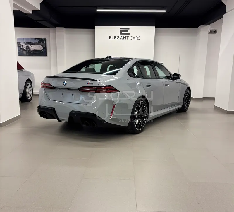 2025 BMW M Series M5