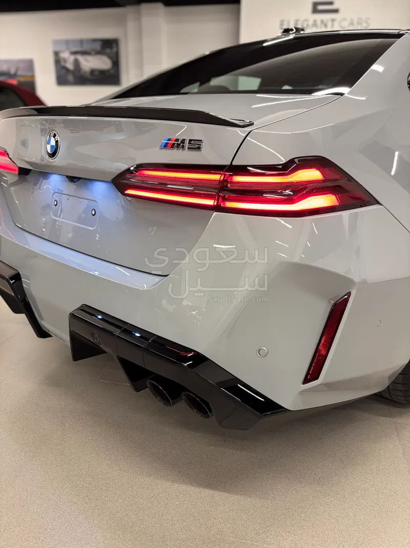 2025 BMW M Series M5