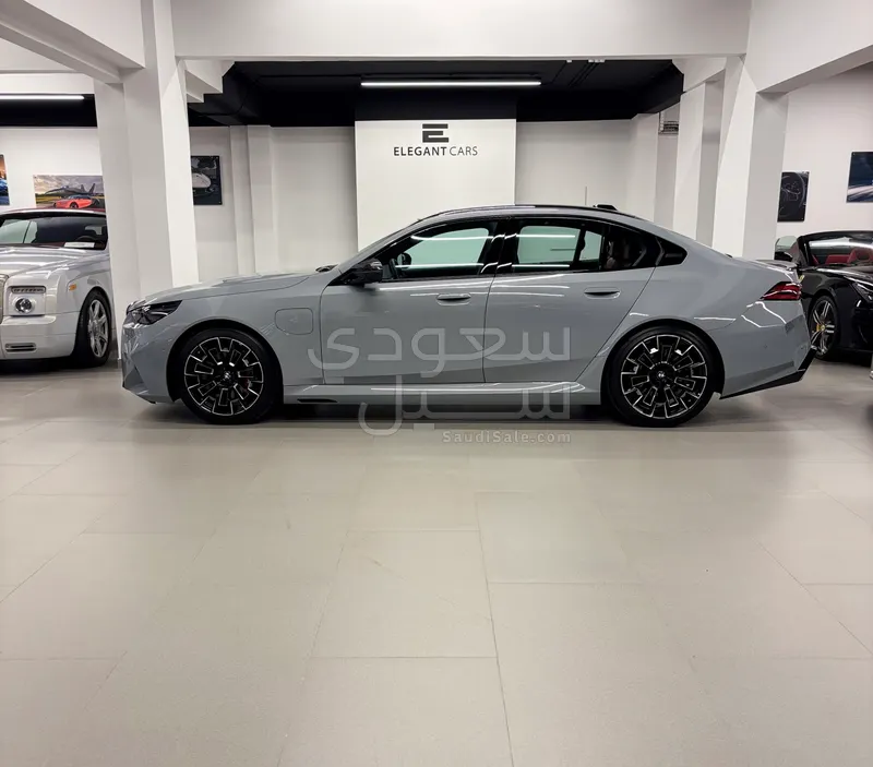 2025 BMW M Series M5