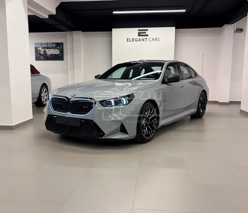 2025 BMW M Series M5