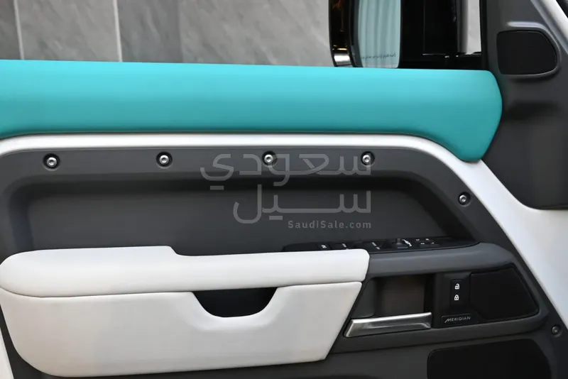 2025 لاند روفر ديفيندر اكس داينمك
