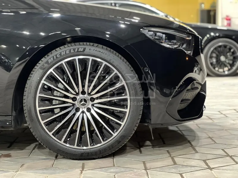 2025 Mercedes-Benz E 300