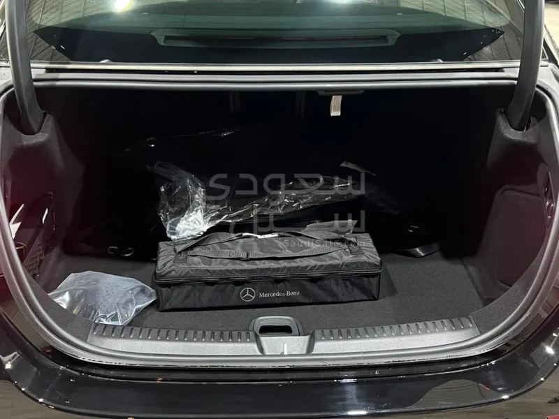 2025 Mercedes-Benz E 300