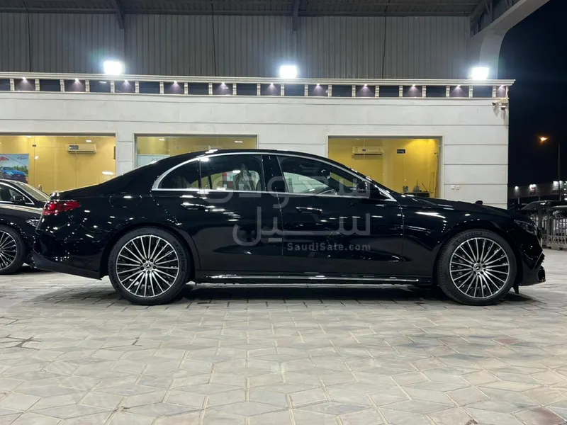 2025 Mercedes-Benz E 300