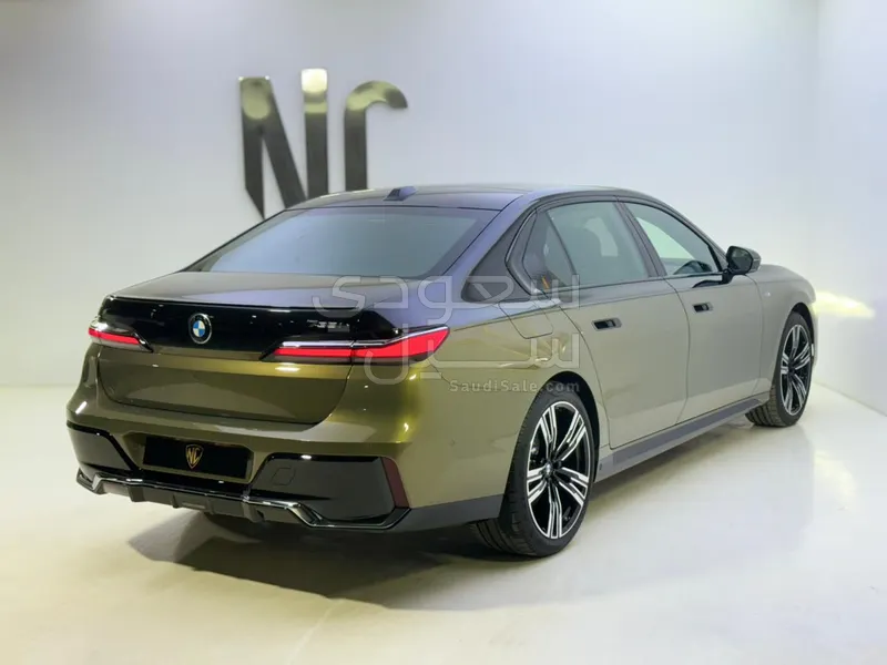 2025 BMW 7 Series 735Li