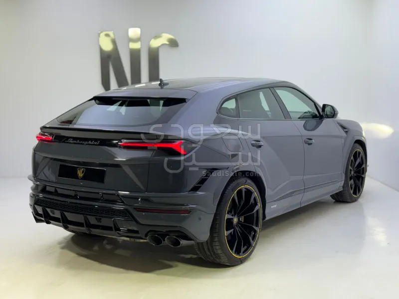 2023 Lamborghini URUS