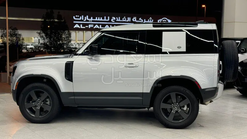 2023 لاند روفر ديفيندر