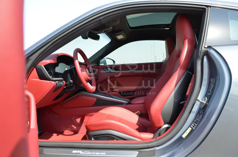 2025 Porsche 911 Carrera