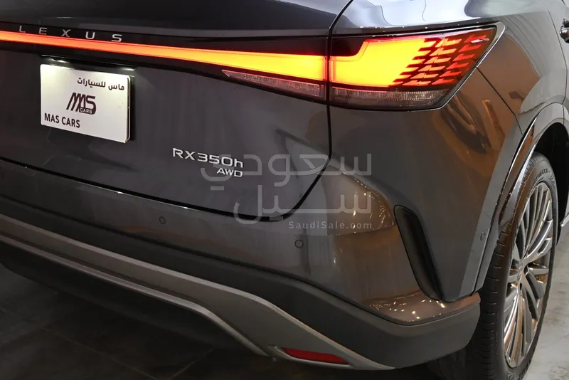 2023 لكزس أر إكس 350