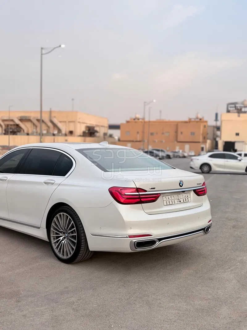 2016 بي ام دبليو الفئة السابعة 750 إل أي