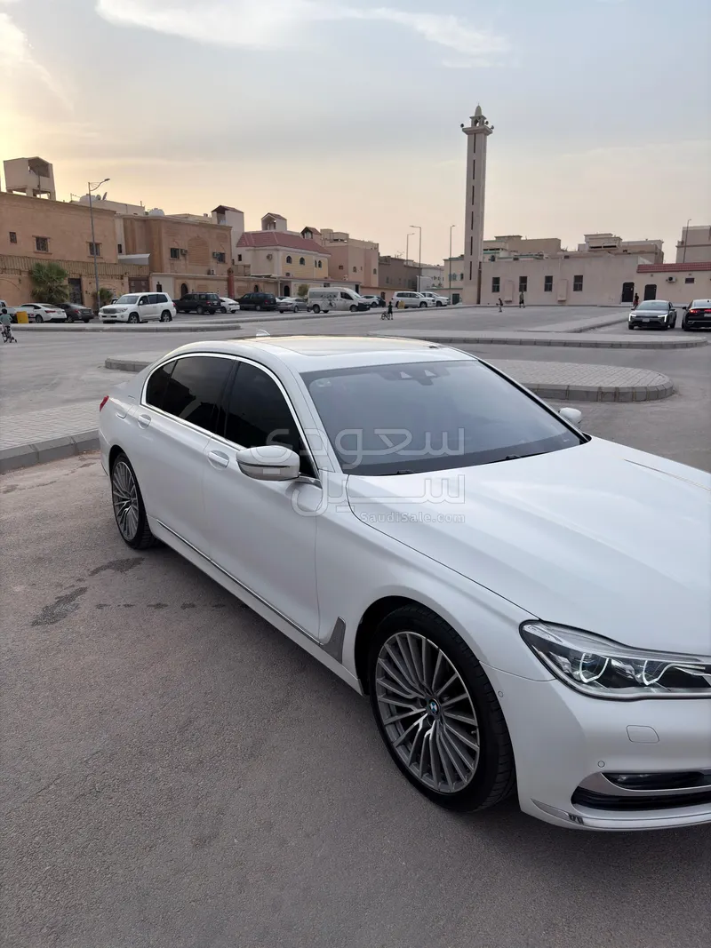 2016 بي ام دبليو الفئة السابعة 750 إل أي