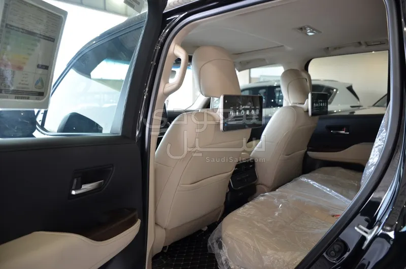 2023 Toyota Land Cruiser GXR