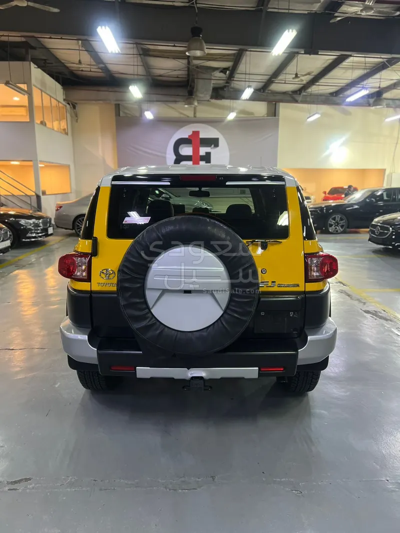 2022 Toyota FJ Cruiser 2
