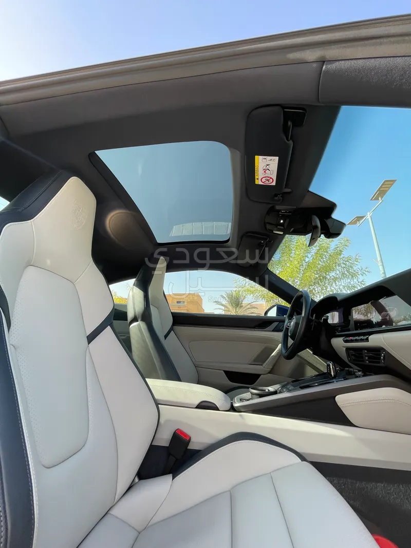 2025 Porsche 911 Carrera