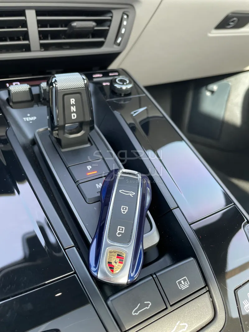 2025 Porsche 911 Carrera
