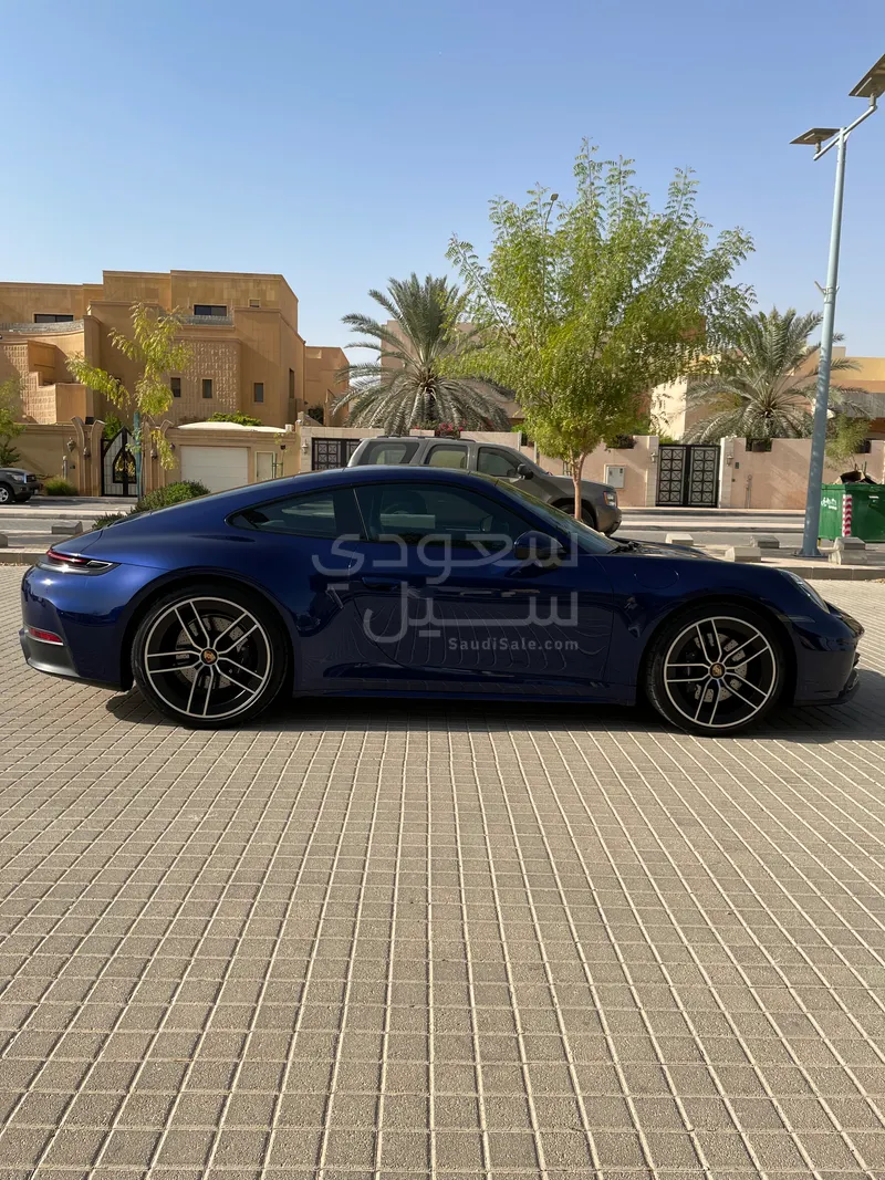 2025 Porsche 911 Carrera