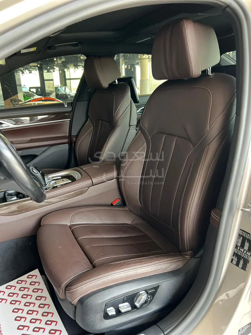 2020 بي ام دبليو الفئة السابعة 730 إل أي