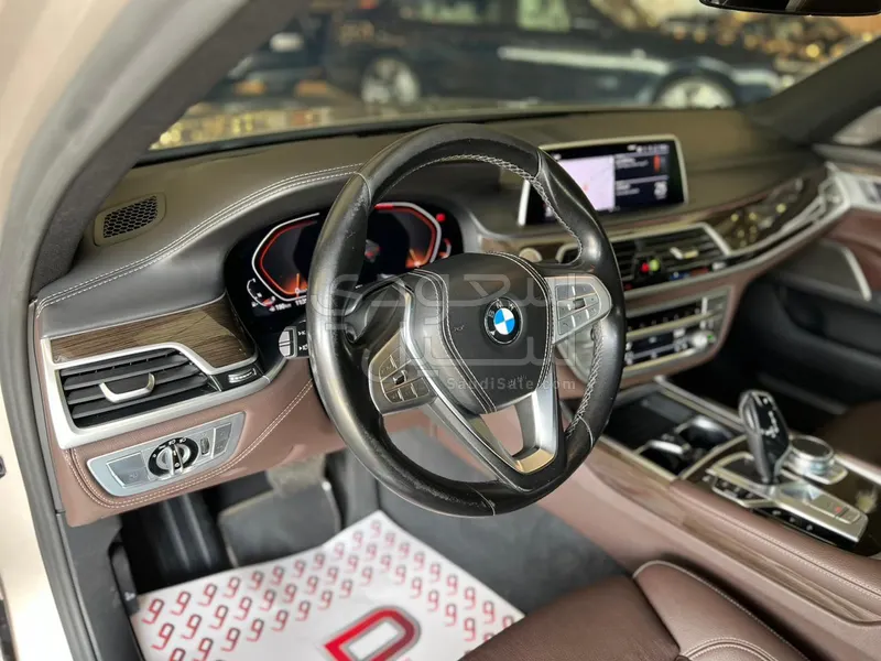 2020 بي ام دبليو الفئة السابعة 730 إل أي
