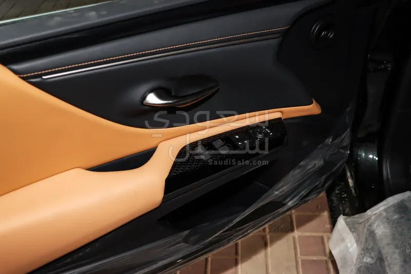 2025 Lexus ES 300H