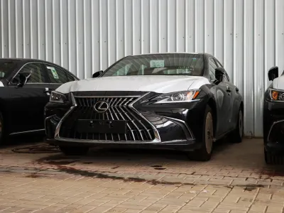 2025 Lexus ES 300H